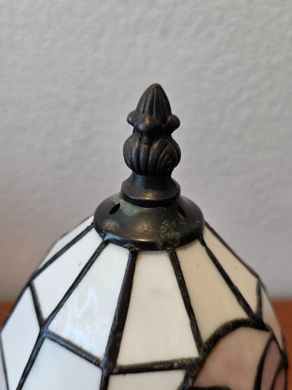 Vintage Tiffany-Style Accent Lamp w/ Stained Glass Floral Shade & Bronze Base - Picture 10 of 14